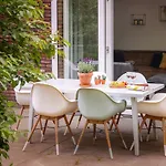 Grove Den I Heerlijk Met Bosrijke Tuin