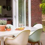 Grove Den I Heerlijk Met Bosrijke Tuin 度假居