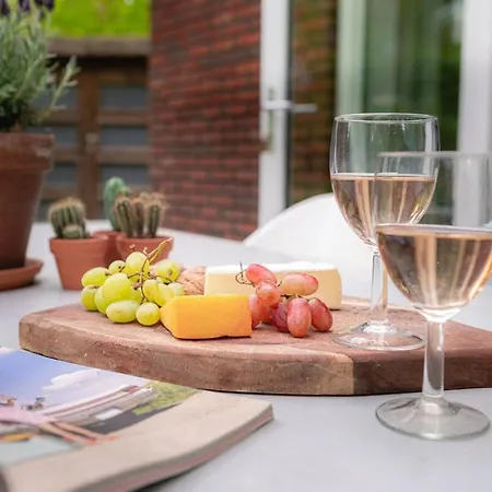 Grove Den I Heerlijk Met Bosrijke Tuin بيت للعطل نونسبيت