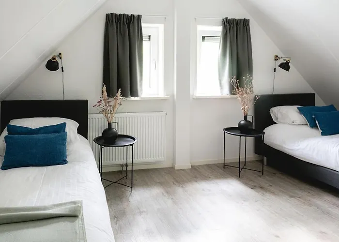 Dom wakacyjny Grove Den I Heerlijk Met Bosrijke Tuin