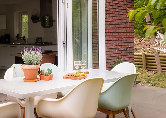 Grove Den I Heerlijk Met Bosrijke Tuin Dom wakacyjny